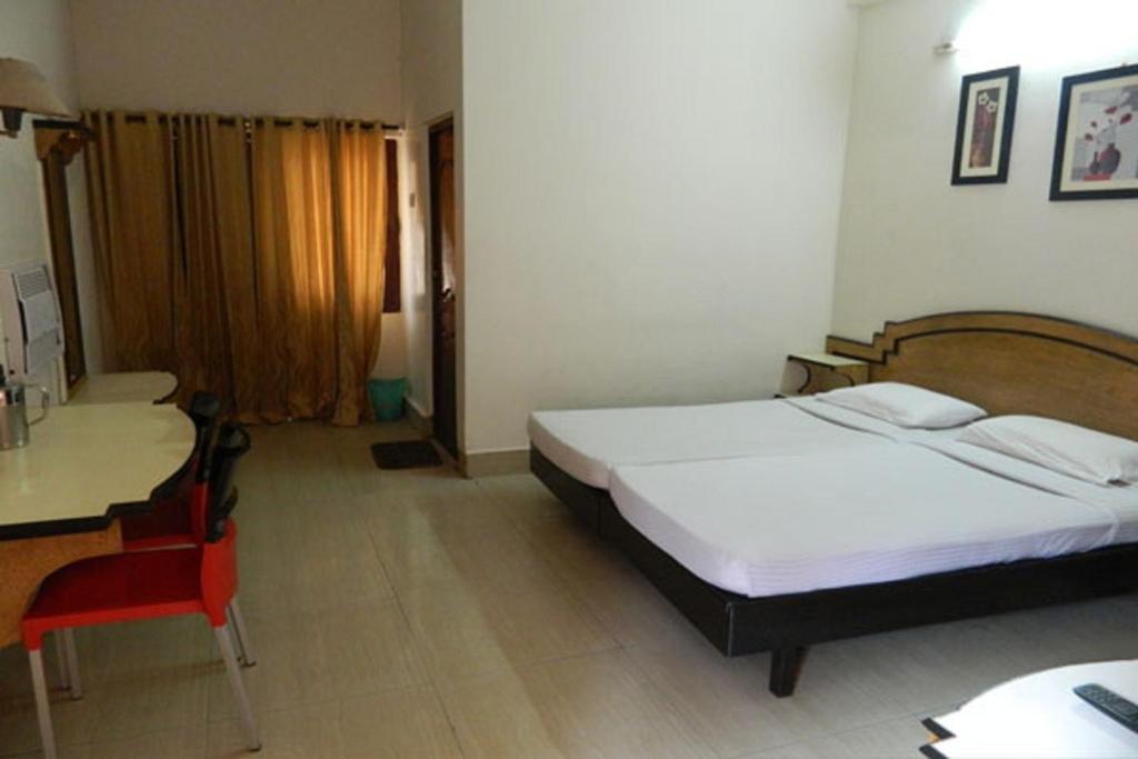 Hotel Priya Бхубанешвара Номер фото