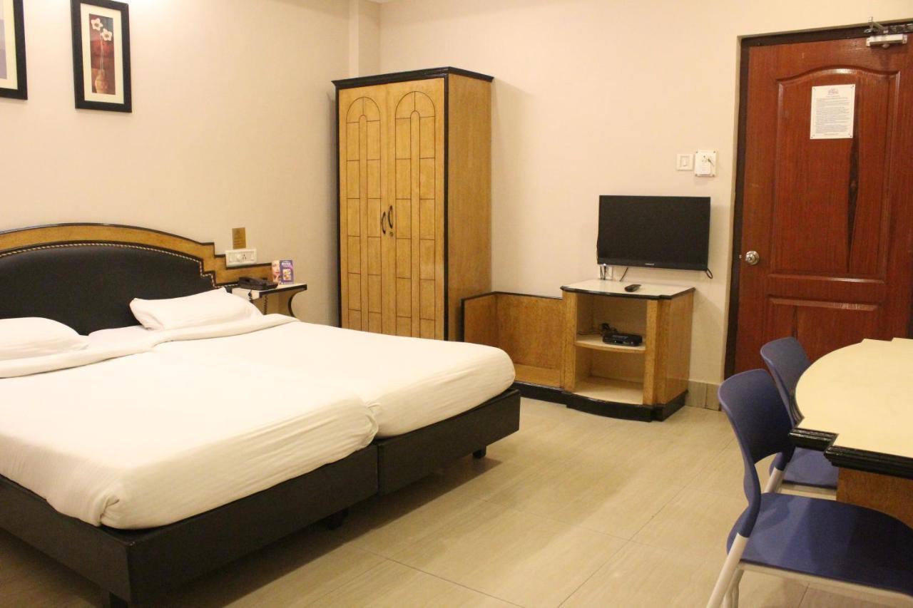 Hotel Priya Бхубанешвара Экстерьер фото